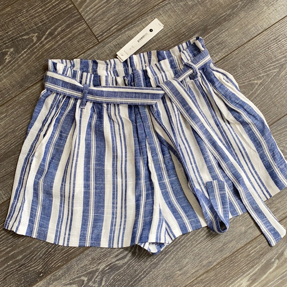 High-waisted Linen Blend Shorts
